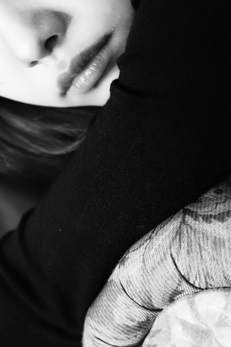 miki_piero10's tweet photo. #トリミング写真 #CroppedPhoto  
#逆さま写真 #UpsideDownPhoto  
#モノクロ写真 #BlackAndWhitePhoto  
#ポートレート #Portrait 
#写真好きな人と繋がりたい https://t.co/58kKZqd47a