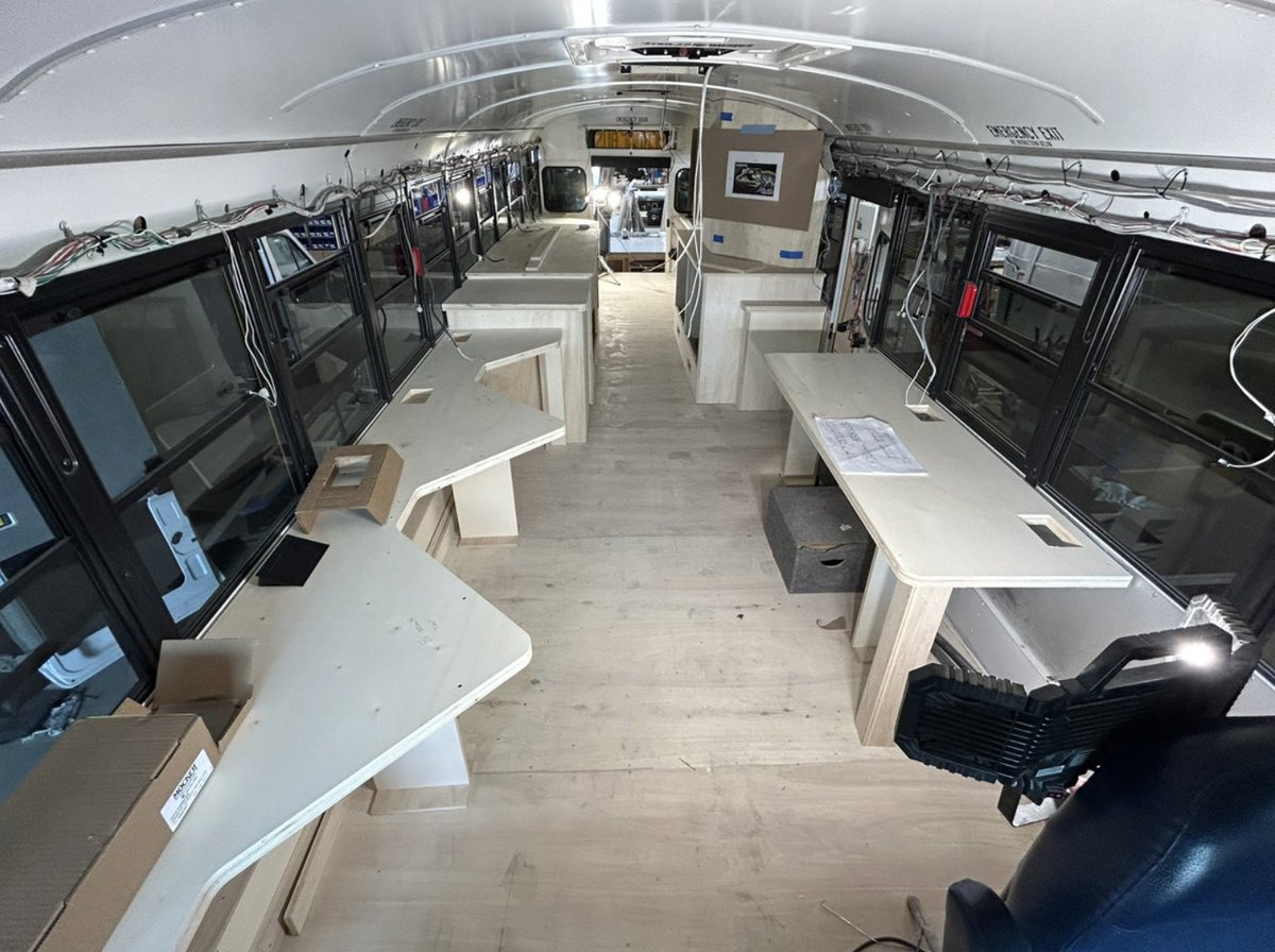 JeromeBettis36's tweet image. When you meet kids where they are—with tech, with mentors, with hope—you change what’s possible.
That’s the power of my @BusStopsHereFdn Jerome Bettis' CyberBus #2 coming to #Pittsburgh this fall!