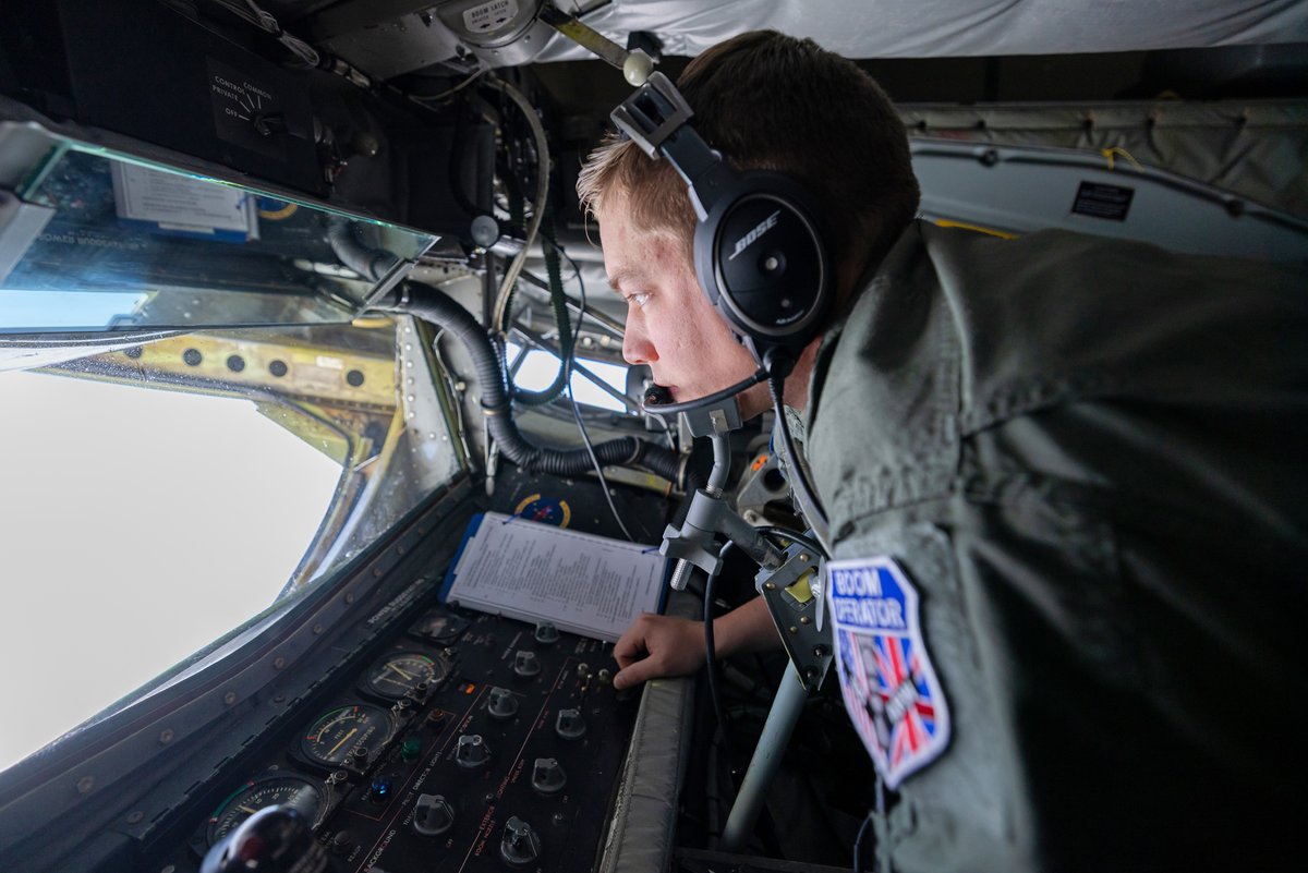 NATO_AIRCOM's tweet image. During #atlantictrident25 🇺🇸 Tankers expertly refueled 🇫🇮 F/A-18s. They joined 🇫🇷 & 🇬🇧 in cross-servicing of 4th and 5th generation fighters, with technicians working to service another nation's fighter jets, on top of developing ACE tactics. #WeAreNATO
📷 Filip Modrzejewski