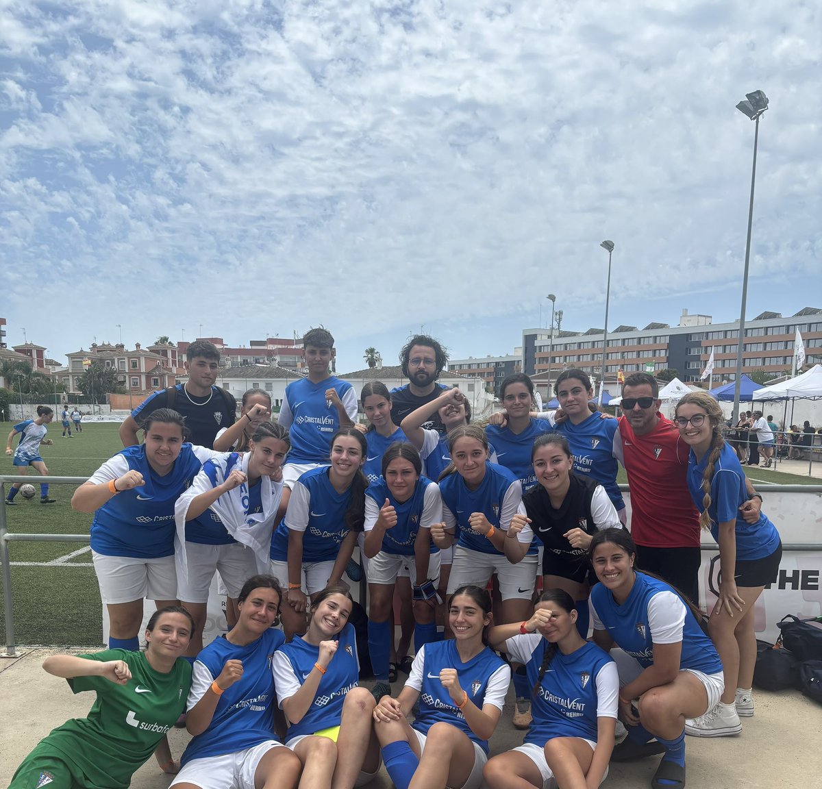 CanteraFemSFCD's tweet photo. ✅¡Siiiii! ¡El Sub-19 está en Semis!

Victoria en el último partido de la fase de grupos por 3-0 al Écija, goles de Gloria, Carmen y Patri ⚽️

Aún a la espera del rival, mañana a las 18:00h se jugará la Semifinal en Almonte👏🏻

¡Enhorabuena!💙 https://t.co/KMYiy8PN32