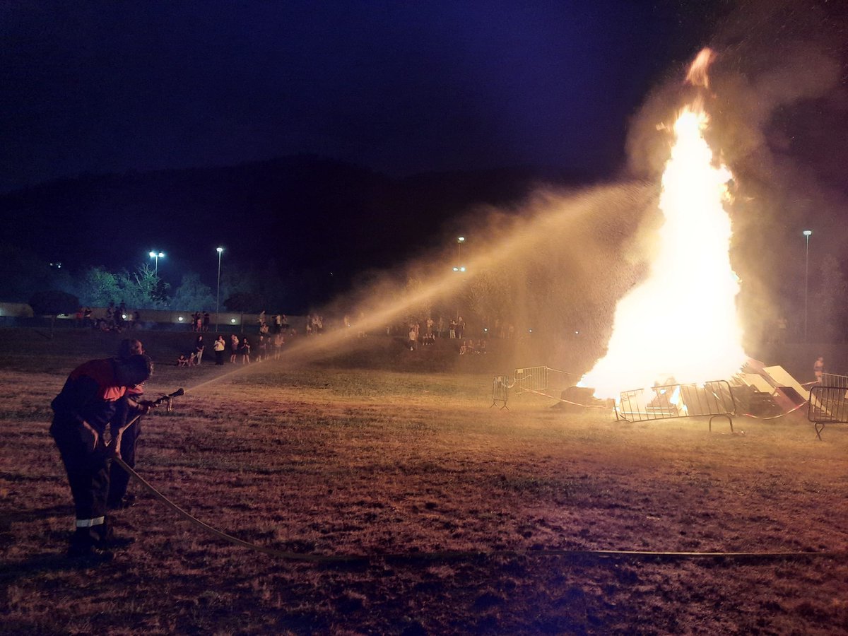 Protecció Civil Ripoll AVPC (@protcivilripoll) on Twitter photo Col.laborem en la seguretat de la foguera de la revetlla de Sant Joan a #Ripoll
<a href="/Aj_Ripoll/">Ajuntament de Ripoll</a> <a href="/PLRipoll/">Policia Local Ripoll</a> Col.laborem en la seguretat de la foguera de la revetlla de Sant Joan a #Ripoll
<a href="/Aj_Ripoll/">Ajuntament de Ripoll</a> <a href="/PLRipoll/">Policia Local Ripoll</a>