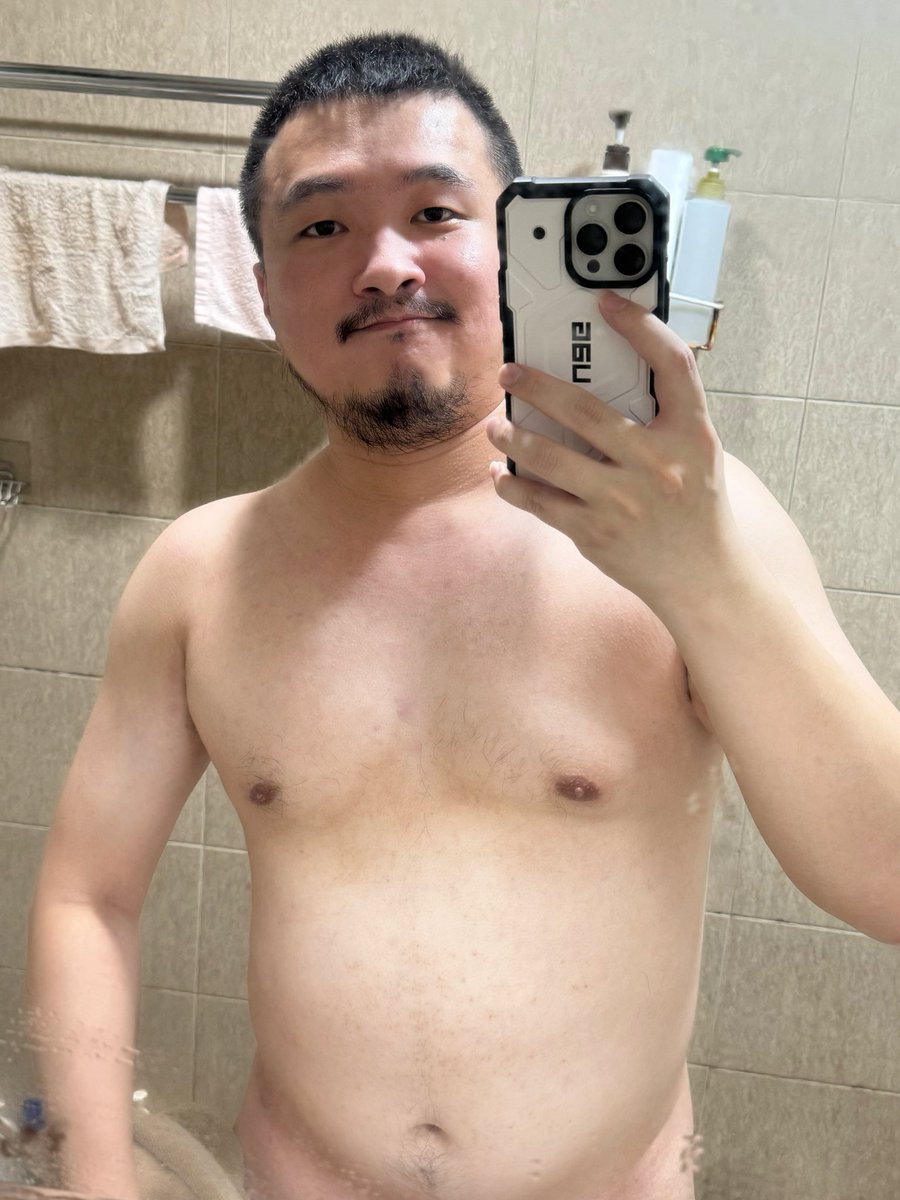 yuh926323's tweet photo. 天氣好熱，出浴應景一下🛀 https://t.co/7BNamcOkD2