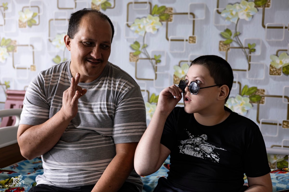 У Вани ДЦП, Папа Олег воспитывает сына один. Они с Ваней живут на пенсию по уходу.
Сейчас Ване нужна реабилитация, чтобы самому встать на ноги. Реабилитация стоит 277 850 рублей — семье не справиться без нашей поддержки.
Помочь Ване: roizmanfond.ru/srochnaya-pomo…