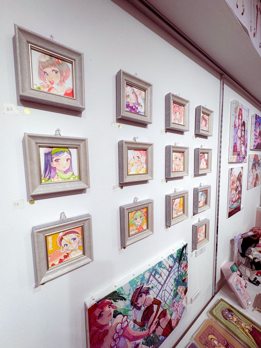 原宿で開催中のERIMOさんの個展に行ってきました! 作品にもグッズにも「かわいい!」がぎゅっと詰め込まれた幸せ空間🥰
アイデアラフが見られるノートも必見です…!
メインビジュアルのFミちゃんが好きすぎて、こっそり描かせていただきました🍨✨
6/30までなので皆さんもぜひ〜!
#ERIMO_FFF