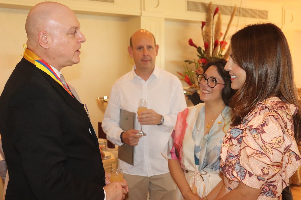 Lucía Meza (@luciameza_caf) on Twitter photo Acompañamos a la <a href="/socbolivarianap/">Sociedad Bolivariana de Panamá</a> en la conmemoración del 199° aniversario del Congreso Anfictiónico. Nuestro presidente <a href="/sergiodigra/">Sergio DiazGranados</a> destacó el legado de Bolívar y cómo ese espíritu de unidad sigue vivo en la misión integradora de <a href="/AgendaCAF/">CAF</a> . 🇵🇦🤝🌎#BolívarVive #CAF Acompañamos a la <a href="/socbolivarianap/">Sociedad Bolivariana de Panamá</a> en la conmemoración del 199° aniversario del Congreso Anfictiónico. Nuestro presidente <a href="/sergiodigra/">Sergio DiazGranados</a> destacó el legado de Bolívar y cómo ese espíritu de unidad sigue vivo en la misión integradora de <a href="/AgendaCAF/">CAF</a> . 🇵🇦🤝🌎#BolívarVive #CAF