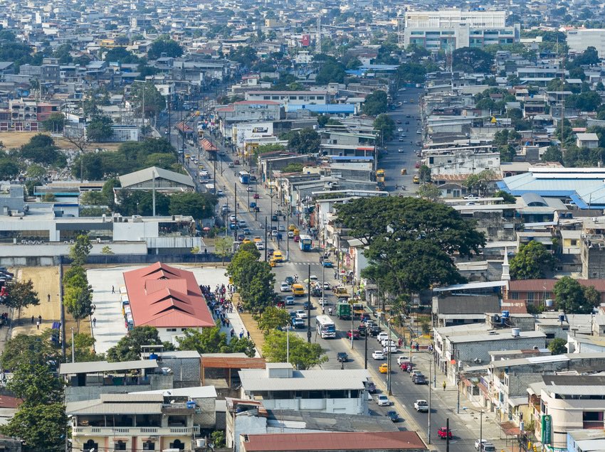 LA TRONCAL 4 YA ES UNA REALIDAD PARA EL SUBURBIO

Después de casi 20 años de espera, por fin inauguramos la Troncal 4 de la Metrovía que conecta al Suburbio Oeste con el centro de la ciudad y con el Sistema de Metrovía. Con 23 paradas en un trayecto de 23,7 kilómetros, esta nueva
