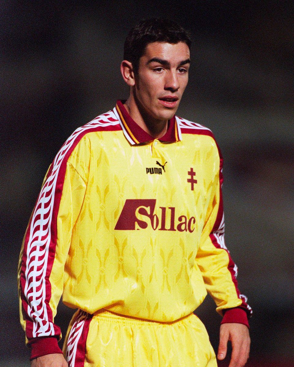 Ligue1's tweet photo. Retro - Robert Pirès 🎞 https://t.co/fywIFN7lxa