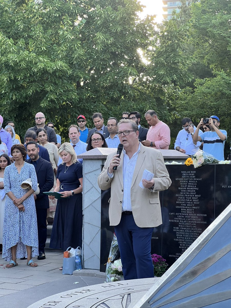j_maloney's tweet image. Forty years ago, 329 lives were taken on Air India Flight 182—the worst terrorist attack in 🇨🇦 history.
Last night in Humber Bay, we stood with victims’ families, first responders, and leaders to honour their memory.
May we never forget—and always strive for a more just world.