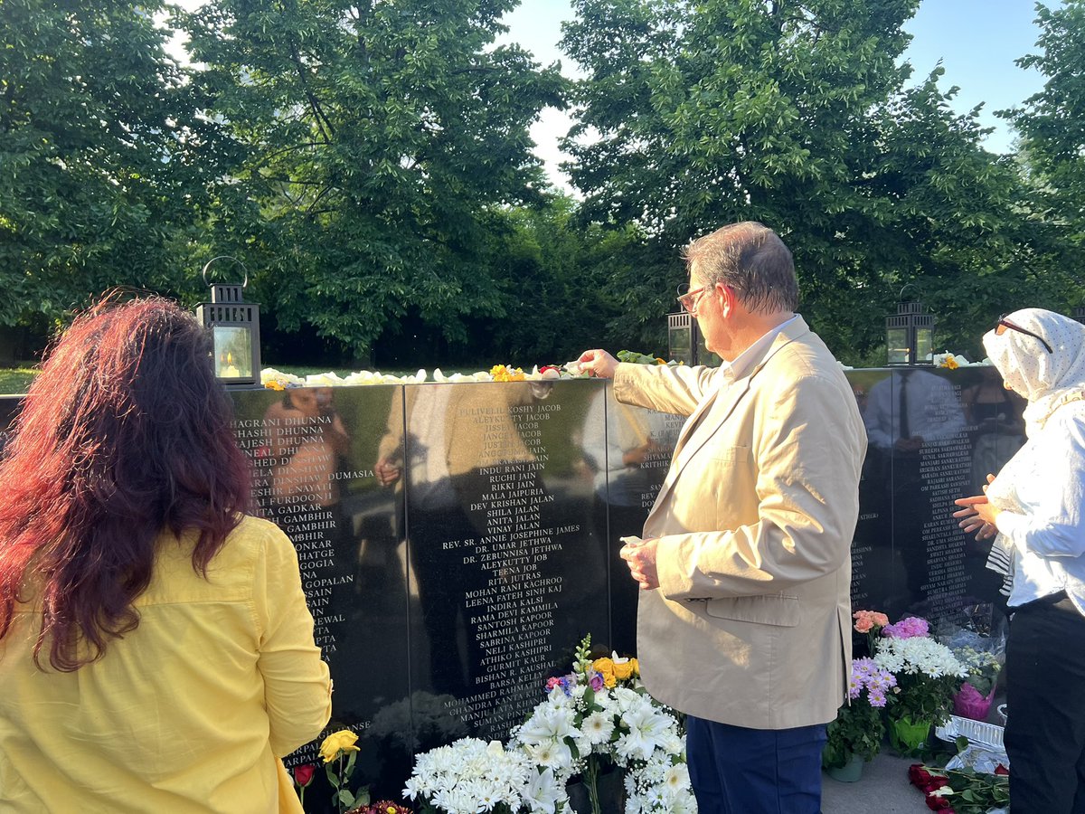 j_maloney's tweet image. Forty years ago, 329 lives were taken on Air India Flight 182—the worst terrorist attack in 🇨🇦 history.
Last night in Humber Bay, we stood with victims’ families, first responders, and leaders to honour their memory.
May we never forget—and always strive for a more just world.