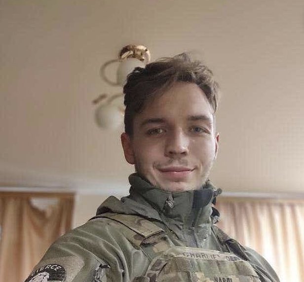 Neumírá ten, kdo padne za vlast – žije dál v srdcích těch, které chránil.

🇨🇿 Karlovi „Charlie Czech“ by dnes bylo 25 let. Šel sám, postavil se zlu a bojoval za svobodu. 

🕯️ Čest tvé odvaze, čest tvé památce.