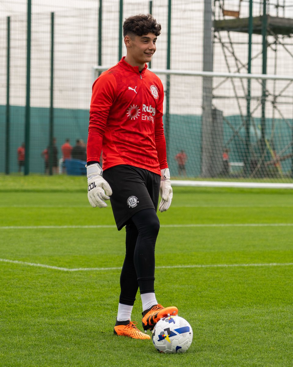 AcademyFTFC's tweet image. Ollie Bellizia out with the first team 🧤