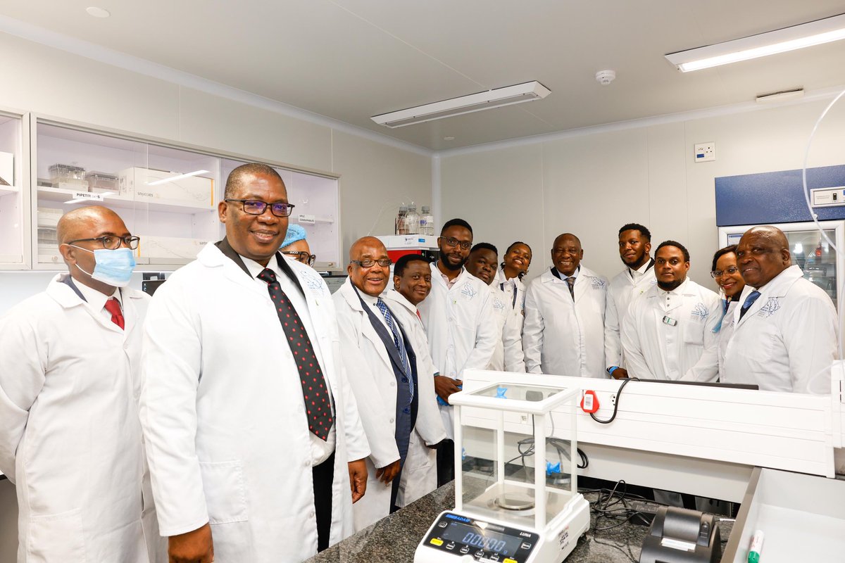Lesufi's tweet image. Mr. President we didn’t talk about the future we walked with you to the future. We showed you the best medical equipments that no private hospital has in our province. Proud moment indeed. #GrowingGautengTogether