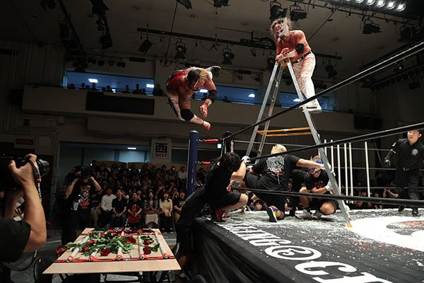 njpwglobal's tweet photo. El Desperado retained the IWGP Junior Heavyweight Championship in a match filled with blood sweat and tears at Death Pain Invitacional!

#deathpaininvi report:
https://t.co/cseLoHtQWx

Order the PPV replay!

https://t.co/jPcQsjLswV

#njpw https://t.co/l8bMa4BJk2