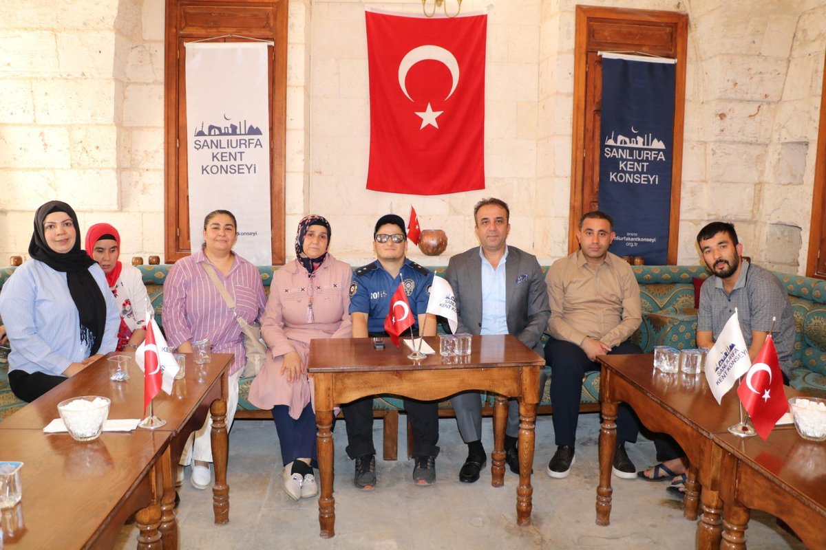 Şanlıurfa Engellileri Yaşatma ve Yardımlaşma Derneği Başkanı Maksut Dügerli ve Yönetimi, Kent Konseyi Başkanımız Süleyman Hartavioğlu'nu ziyaret etti.

Ziyarette, özel gereksinimli bireylerin yaşanabilir, erişimi arttırmak ve iş birliği imkânları üzerine değerlendirmelerde