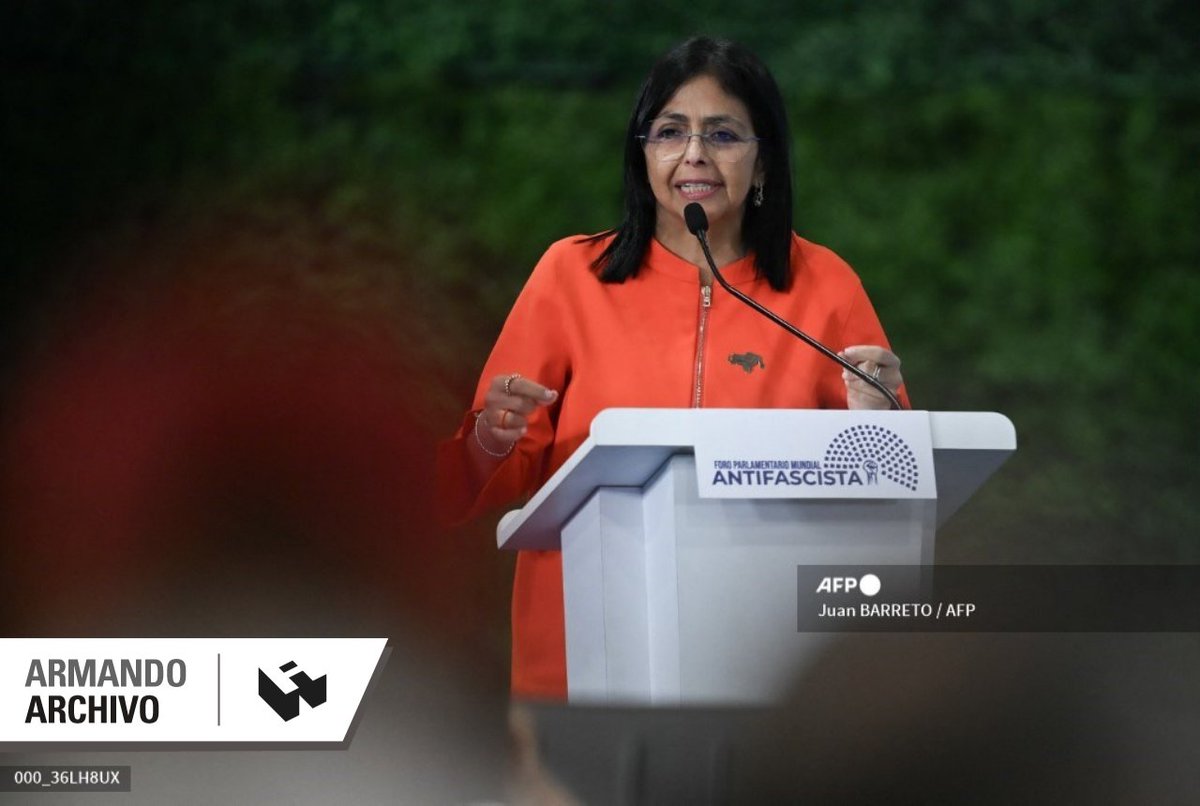 La conversación entre Víctor de Aldama y Delcy Rodríguez abordó el negocio del oro y el transporte de los lingotes. El oro debía ser transportado desde Moscú hasta Caracas, con una escala en Zambia 
#ArmandoHistorias2024 
 📌bit.ly/Ai-bancasa2