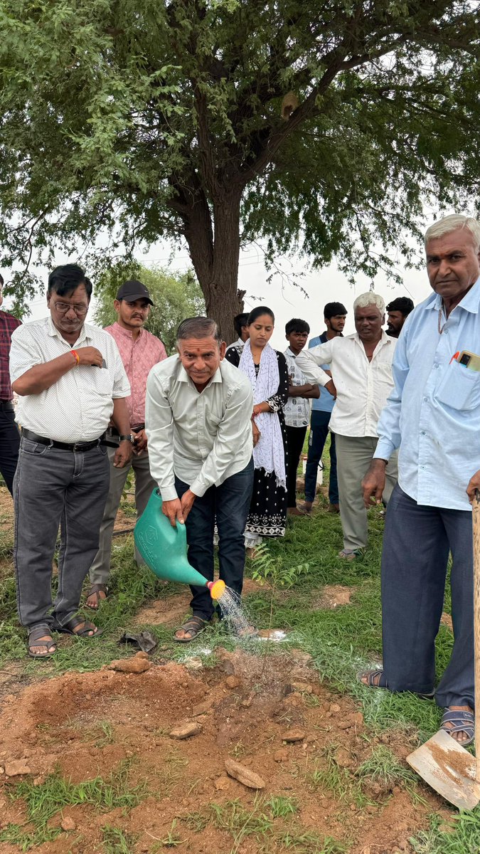 આજ રોજ માન્ય. જિલ્લા વિકાસ અધિકારી સાહેબશ્રી મોરબીની અધ્યક્ષ સ્થાને ચંદ્રગઢ ગ્રામ પંચાયત ખાતે ''એક પેડ માં કે નામ" થીમ્સ હેઠળ વૃક્ષારોપણનો કાર્યક્રમ યોજવામાં આવ્યો.
<a href="/PMOIndia/">PMO India</a> <a href="/CMOGuj/">CMO Gujarat</a> <a href="/InfoGujarat/">Gujarat Information</a> <a href="/CollectorMorbi/">Collector & District Magistrate, Morbi</a> <a href="/ddomorbi1/">District Panchayat MORBI</a> <a href="/Shailes94982129/">S.C.Bhatt Dy.DDO Morbi</a> <a href="/Info_Morbi_/">Info Morbi GoG</a> <a href="/GujPRHDept/">Panchayat, Rural Housing & Rural Dev. Department</a>