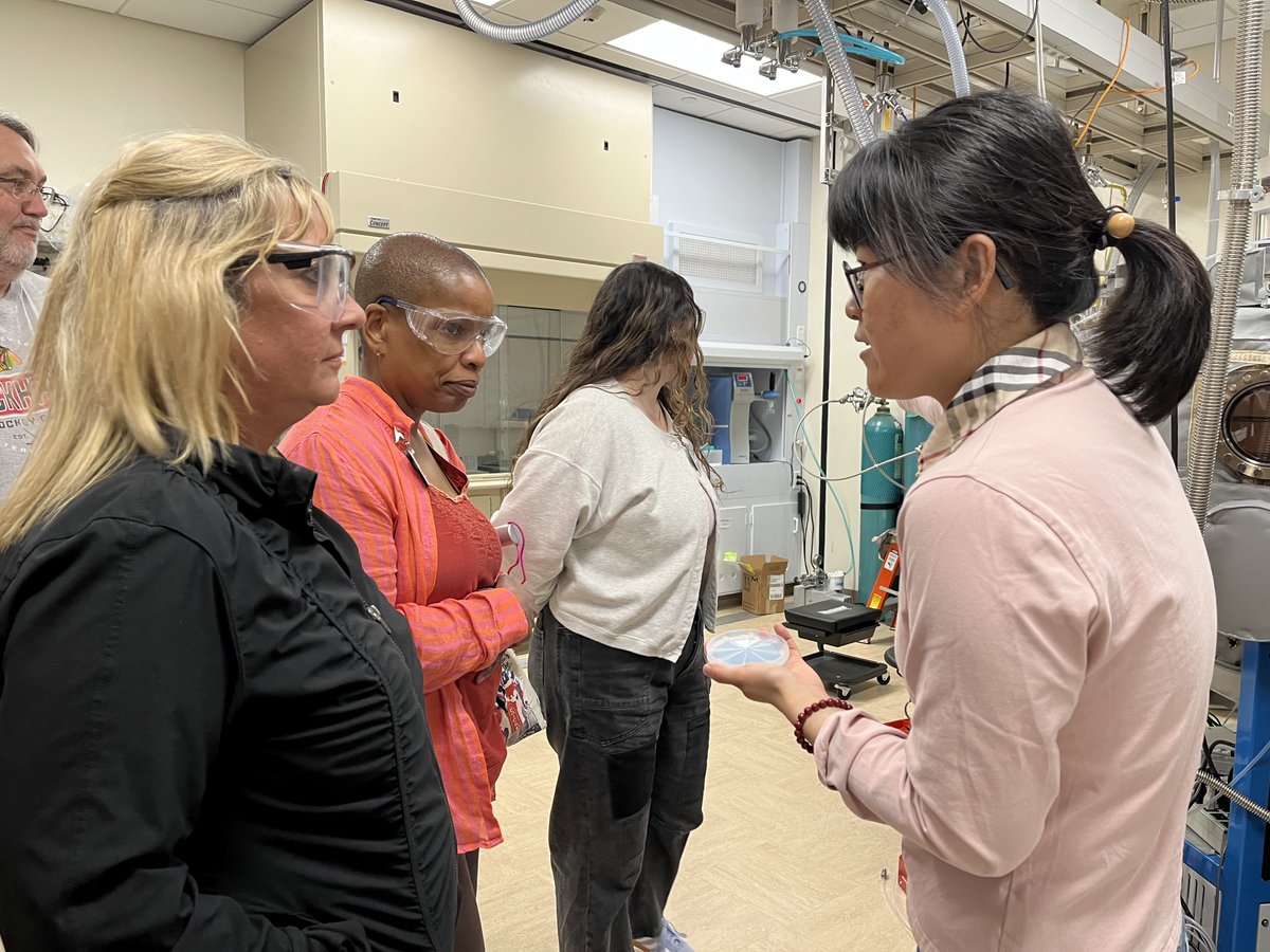 qnextquantum's tweet image. Q-NEXT was privileged to host six high school teachers for QCaMP, run by @QSAcenter. QCaMP trains participants on new ways to teach #quantum mechanics at the introductory level and beyond in the classroom. Thanks, teachers, for sharing your quantum journey with us!