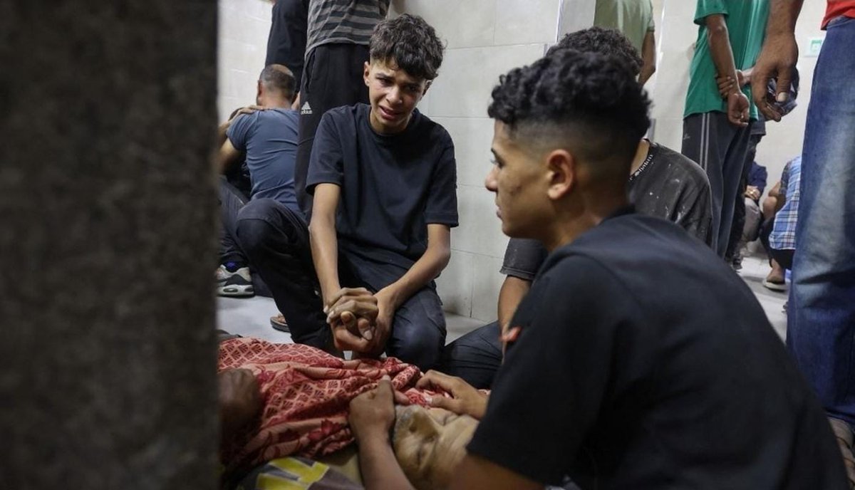L_ThinkTank's tweet photo. [ 🇵🇸 PALESTINE | 🇮🇱 ISRAËL ]

🔸Des tirs israéliens ont visé un rassemblement lors d’une distribution d’aide humanitaire dans le camp de réfugiés de Nuseirat, faisant 21 morts et environ 150 blessés selon la défense civile palestinienne. https://t.co/SZrKDZbh54