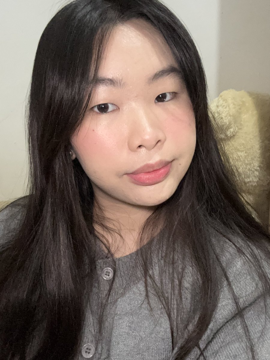 Currently so muchh in love with this!! The perfect skincare product to meet ur daily needs

Cakeep bgt buat skin prep🩷🩷🩷 very worth the price