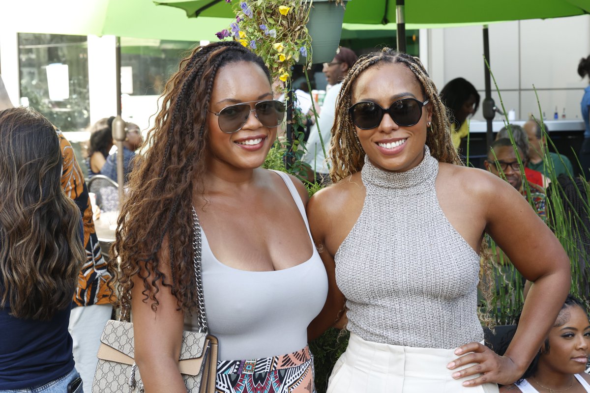 Dreamin’ in Color and Salesforce recently came together at the Raleigh Convention Center to empower Black, Latinx and Hispanic professionals. The event blended technical sessions, career development, cultural celebration and networking.  

📸: Greg James/CLL Media for @Salesforce