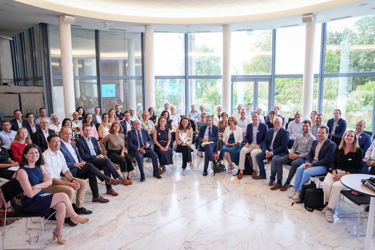 C_MORANCAIS's tweet image. Très heureuse d’avoir réuni les acteurs de la #FrenchCare en Pays de la Loire.
Cette communauté innove et fait rayonner notre filière santé au niveau national et international.
La robotique, l’IA, les passerelles entre le monde académique et celui de l’entreprise sont au cœur…