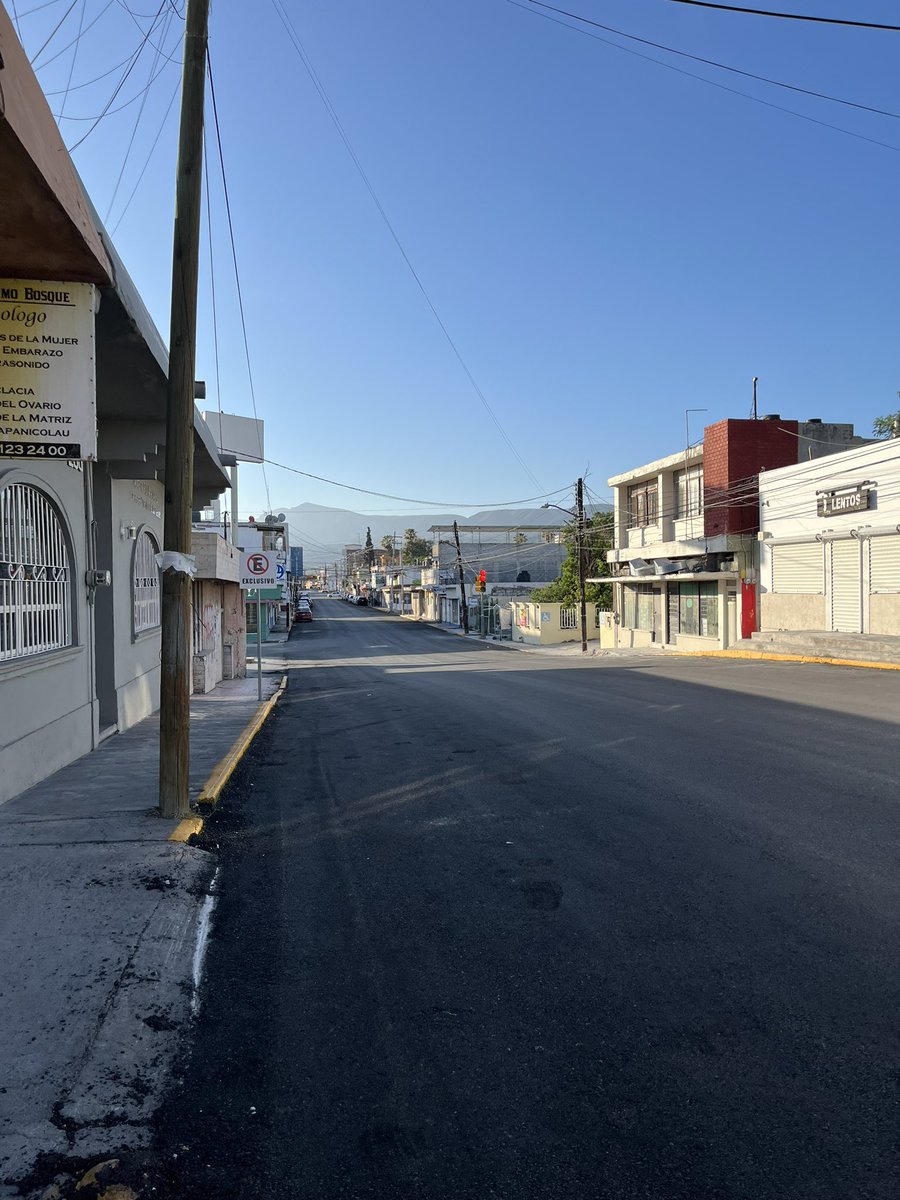 MoncloVial's tweet photo. Circulación abierta sobre Ave De La Fuente desde Blvd Pape a calle Zaragoza (plaza principal).  Finalizan recarpeteo. #Monclova https://t.co/3GasJgKZa7