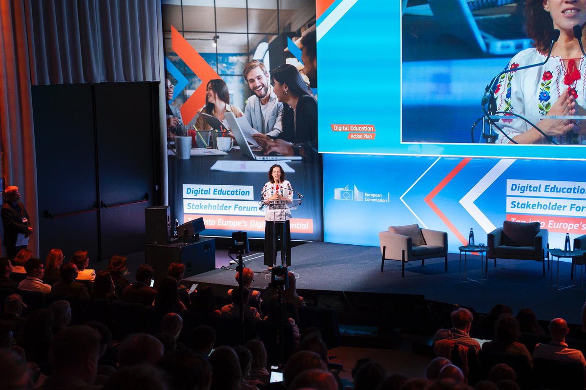 RoxanaMinzatu's tweet photo. 🚀Opened today the Digital Education Stakeholder Forum!

In Europe:
• 90% of jobs need digital skills
• 50% of adults lack basic skills
• 40% of young people struggle with basics

That’s why the EU steps up with: #UnionOfSkills, #GirlsGoSTEM, AI Literacy & digital inclusivity - where no one is left behind.