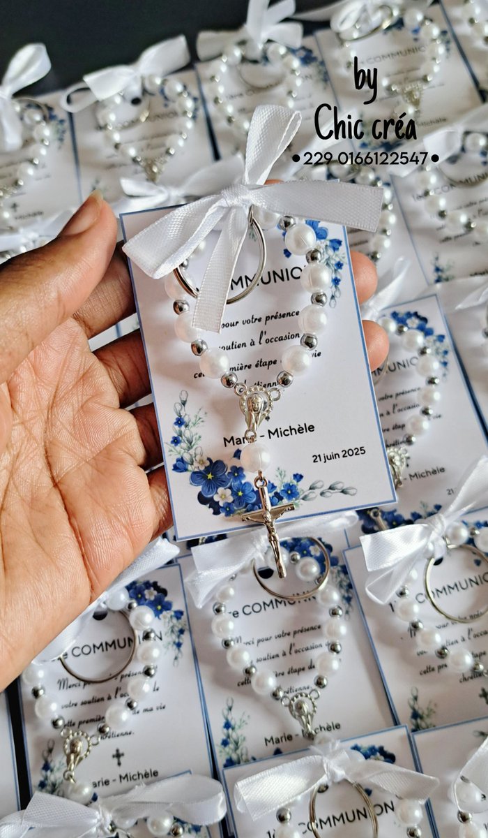 ChicCrea's tweet photo. Nos dizainiers personnalisés sont disponibles pour tous types d'événements. 
1ère communion, anniversaire, baptême, mariage, etc.

229 0166122547 pour commander. 

#chiccrea #perles #handmade #MadeInBenin https://t.co/HInew7pPpn