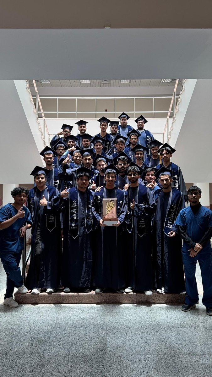xFrAs4's tweet photo. اقوى واعظم دفعة مختبرات تخرجت 🥲❤️.
#uqulabmed42 https://t.co/ycgbVX7LLM