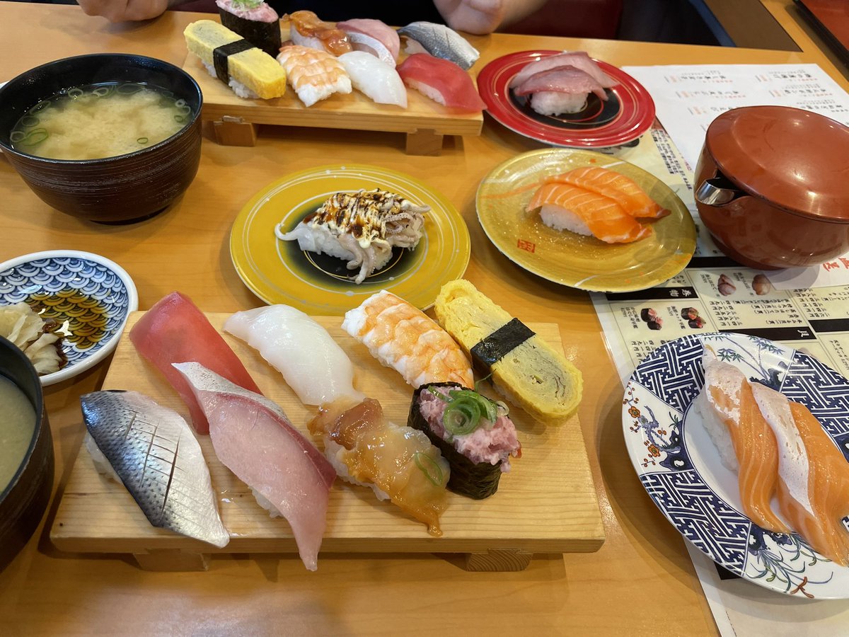 fhanaliszt's tweet photo. 寿司は素晴らしい。 https://t.co/VXdjPrn2Ec
