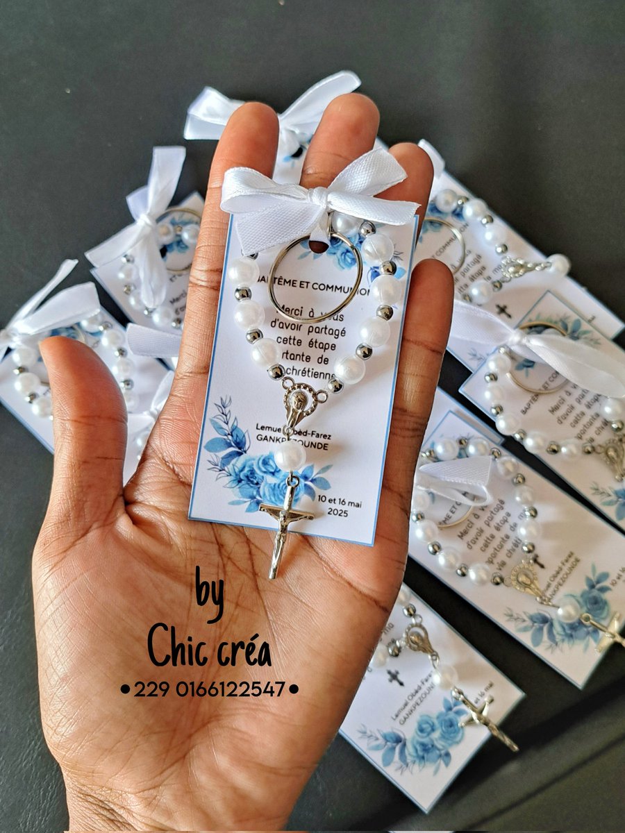 ChicCrea's tweet photo. Nos dizainiers personnalisés sont disponibles pour tous types d'événements. 
1ère communion, anniversaire, baptême, mariage, etc.

229 0166122547 pour commander. 

#chiccrea #perles #handmade #MadeInBenin https://t.co/HInew7pPpn
