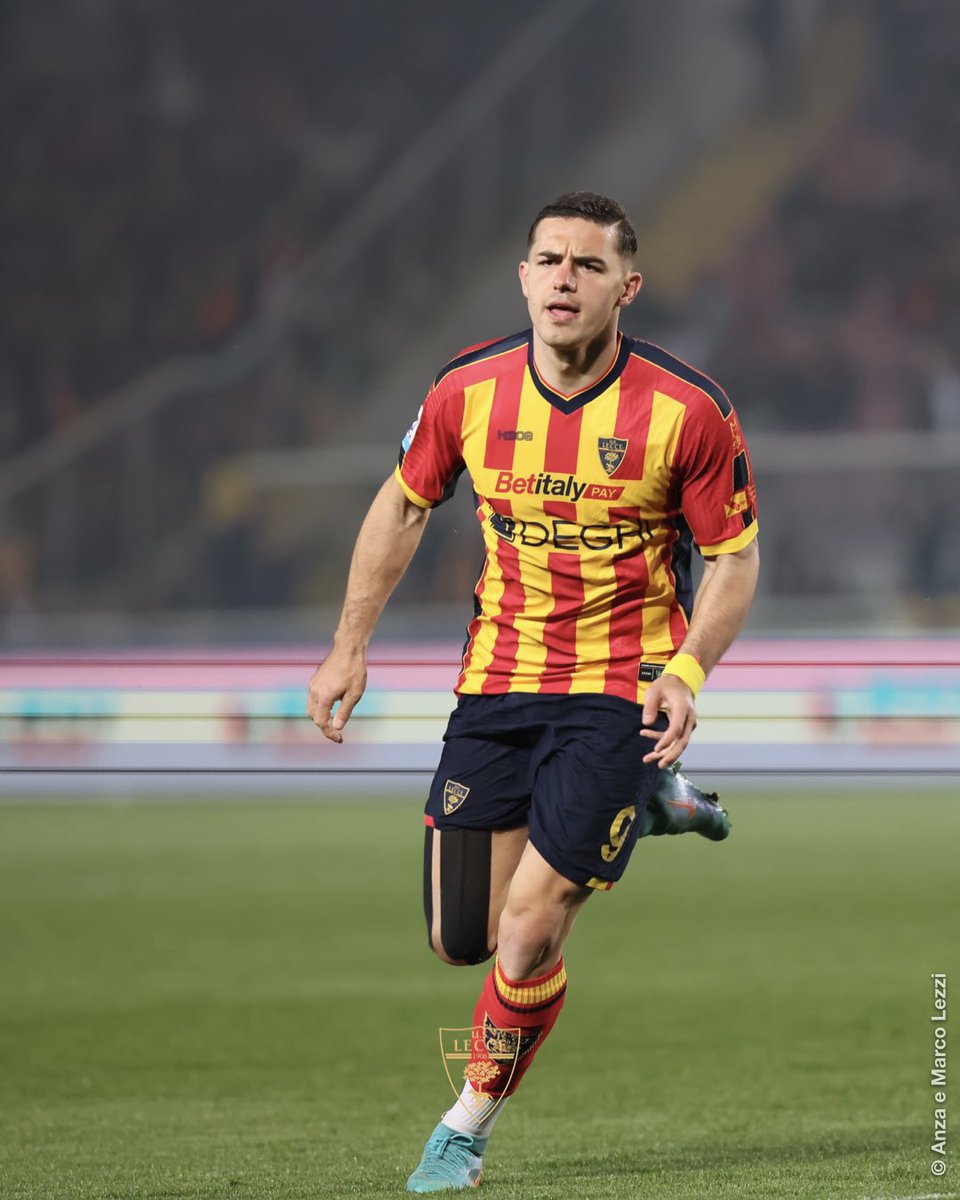💥🔥 Matteo Moretto'nun iddiasına göre Lecce ve Leeds United, Krstovic transferi için 25M€ bandında bir ücrete anlaştı.

❌ Fakat oyuncumuz daha büyük bir kulüpten teklif gelebileceğine inandığından dolayı henüz anlaşmayı imzalamadı. 

🔗  L'Europe &amp; Matteo Moretto