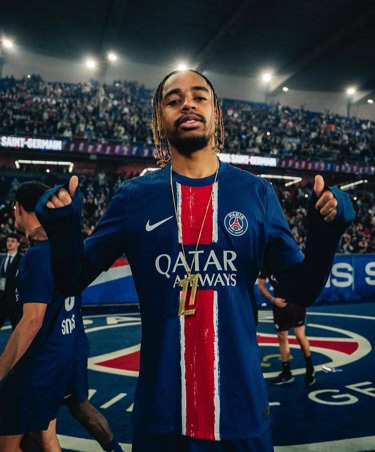 #بطوله_موفا_فيفا 🚨📰 • صـحــيـفة ↫ ليكيب :

• أرسنال ابدى اهتمامه ببرادلي باركولا لاعب باريس سان جيرمان، المطلوب أيضًا من قبل بايرن ميونيخ، ليفربول معجب به أيضًا .