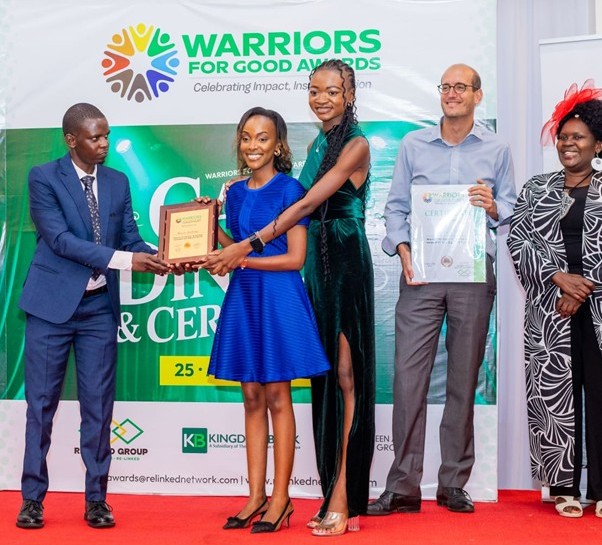 OracleAcademy's tweet image. @OracleAcademy was honored with a Gold Warrior Award, for advancing technology innovation and digital inclusion, at the #WarriorforGoodAwards in #Kenya, which celebrate #socialimpact champions driving positive change in communities across the region. Read >…