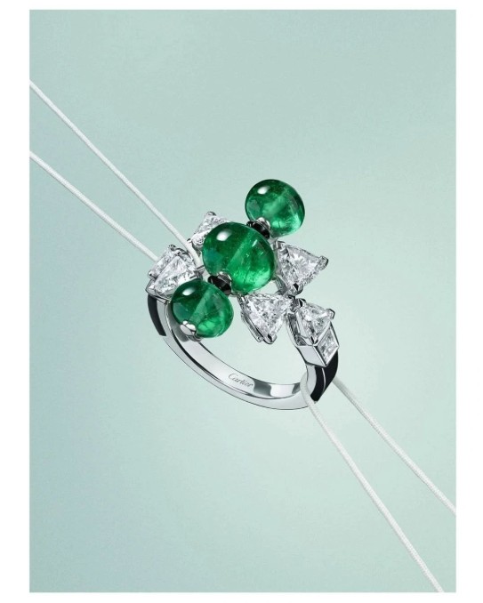 tracey_my_wong's tweet image. Imagine a jewel that holds its breath

Cartier’s En Équilibre ring doesn’t shout.

It inhales precision

Exhales presence.

And in that quiet moment, leaves a dazzling echo you can’t forget.

#Cartier #HighJewelry #DesignElegance