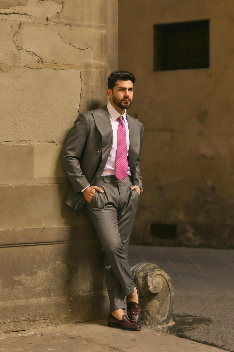 LLivenza's tweet photo. Hay combinaciones que simplemente funcionan - Traje @LLivenza , corbata E.Marinella y las calles de Florencia para enmarcarlo.

Pitti Uomo 108

📸 @francalderonoficial 

-

#pittiuomo108 #pittiuomo #lifestyle #menswear #menstyle #guatemala #gentlemanstyle #oldmoney https://t.co/USGtmrwKap