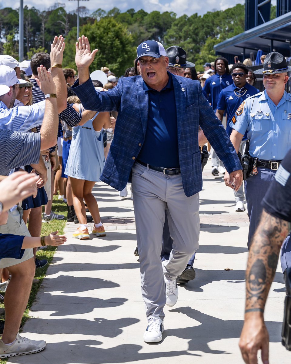 Happy Birthday, <a href="/GSCoachHelton/">Clay Helton</a>!! 🥳

#HailSouthern
