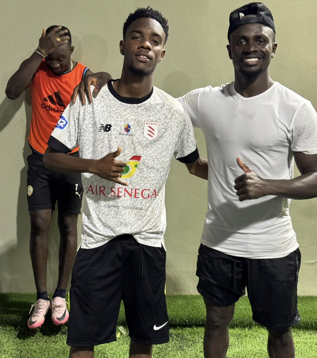 CFootstyle's tweet image. Merci @SMane_Officiel pour l’invitation🇸🇳⚽️ Un réel plaisir de jouer avec lui avec El Hadji Diouf🇸🇳🤍.. de belles choses arrivent🤭🔥 Stay Tuned⏳