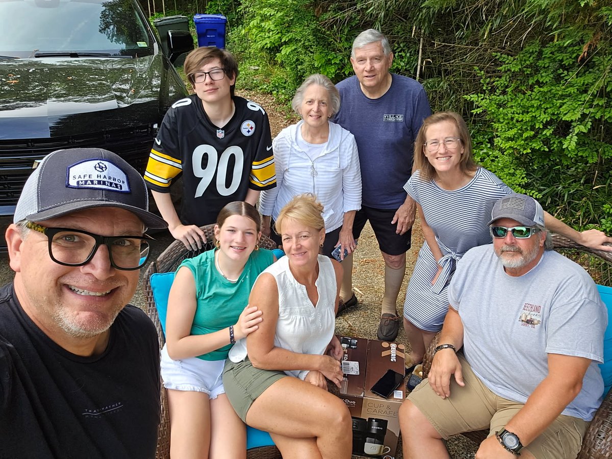 She led with heart. Then she became the patient.

After receiving a cancer diagnosis, Sentara CNO Shannon Martin continued working—supported by the team she’d worked alongside for 25 years. 💛 bit.ly/4kR4TIT
#CancerSurvivorshipMonth #SentaraProud #Oncology #Leadership
