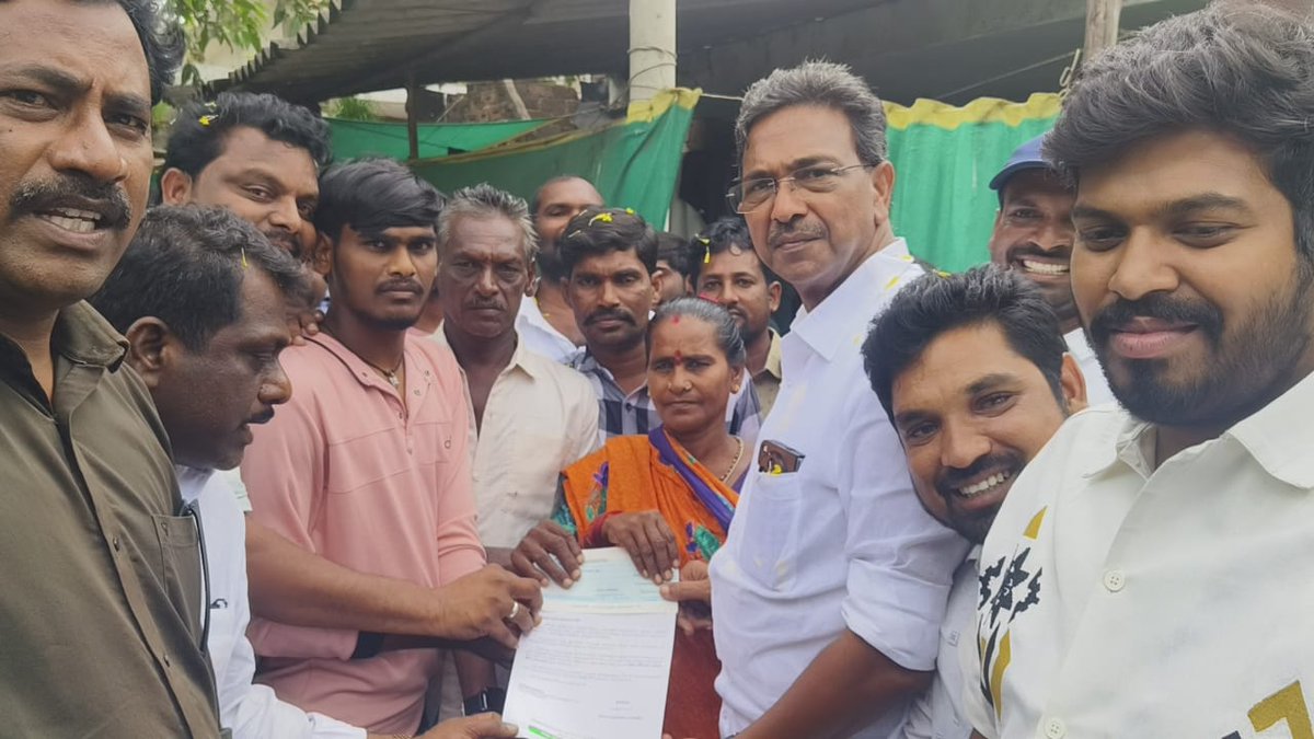 పిఠాపురం నియోజకవర్గం యు కొత్తపల్లి మండలం లో 13 మంది లబ్ధిదారులకు సీఎం రిలీఫ్ ఫండ్  7,19,099 (ఏడు లక్షల పొందేమ్మిది వేల తొంభై తొమ్మిది రూపాయల చెక్కులని వారి ఇంటికెళ్లి అందించిన పిఠాపురం జనసేన పార్టీ ఇంచార్జ్ మర్రెడ్డి శ్రీనివాసరావు గారు..