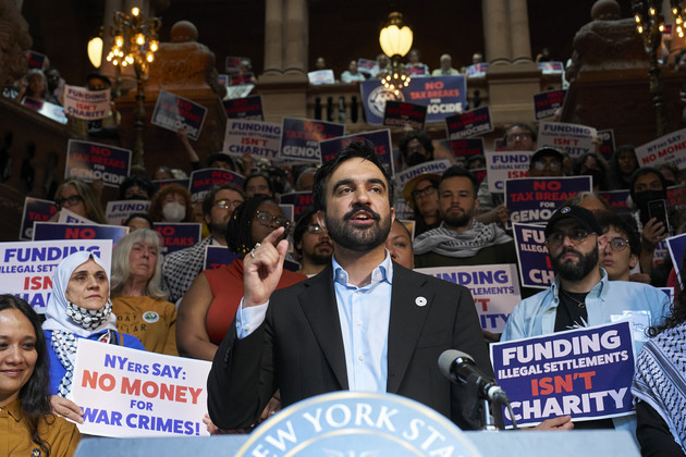 troymc94's tweet image. I just saw this picture of a Mamdani rally in NY. Does the guy holding the sign on the right realize the absolute hypocrisy of his statement?