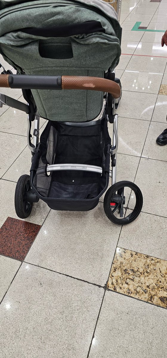 harithaKmurthy's tweet photo. Hey @united - after my detailed email, pictures and travel trauma flying your pathetic airline, you tell me you won’t reimburse my broken stroller coz of some “Montreal Convention” 21 day policy? Give me a break. I better hear back if not, writing an open letter to the CEO. https://t.co/wfE5xlELYk
