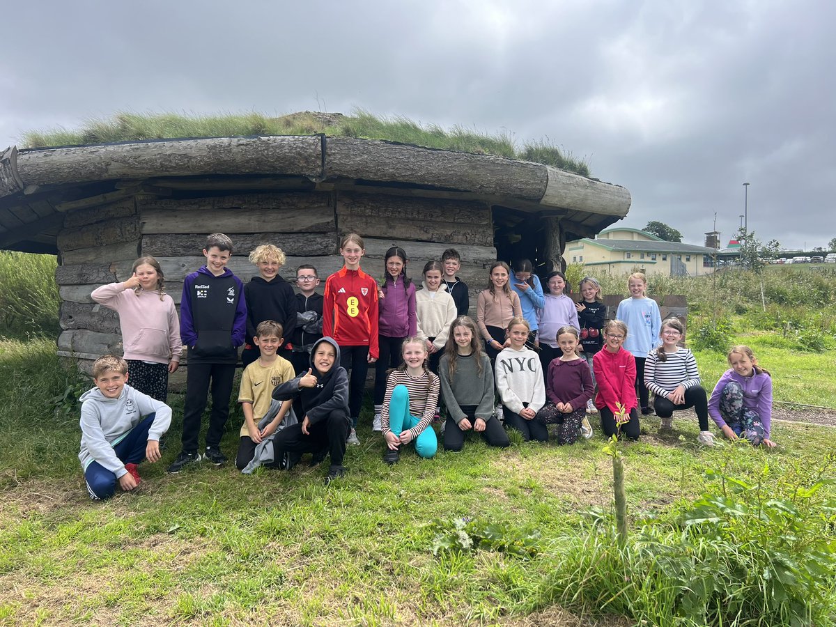 DGwennol's tweet photo. Prynhawn da o Langrannog! #Llangrannog @YsgolLlanhari https://t.co/ubR9xWUVWY