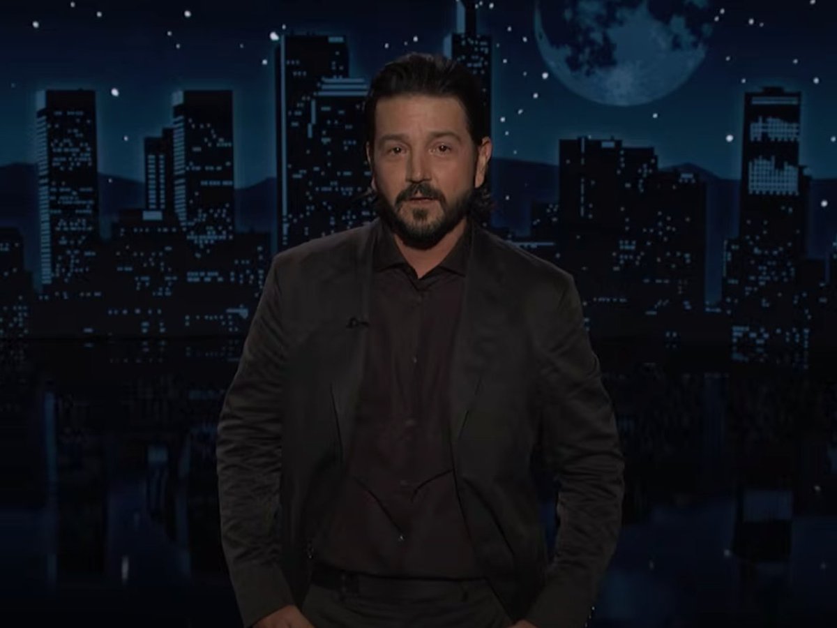Diego Luna stepped in as guest host of Jimmy Kimmel Live last night and took the opportunity to criticize Donald Trump‘s “unfair” approach to immigration.
rollingstone.com/tv-movies/tv-m…