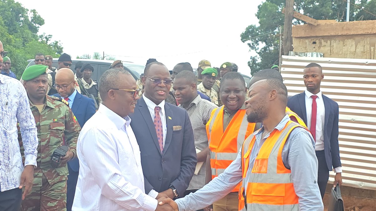 UEMOA_Officiel's tweet photo. Le Président de la #GuinéeBissau, #UmaroSissocoEmbaló, a visité le 23 juin 2025 le chantier de construction de la station de #pesage à #Safim.
Le Chef de l’Etat a encouragé les équipes à accélérer les travaux pour la mise en service de l'infrastructure dans les meilleurs délais. https://t.co/ANjFnIwSWt