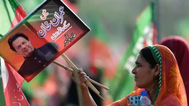 کوئی کچھ بھی کرے عوام ہمیشہ عمران خان کے ساتھ رہے گی
ہم نے قسم کھائی ہے تجھے اپنا بنانے کی
عمران خان لو یو ❤️