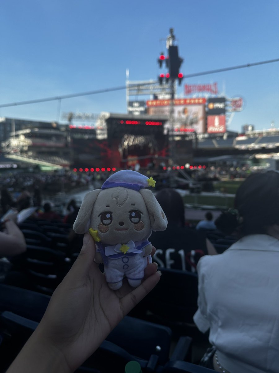 slvt4svga's tweet photo. brung tyudeongi to see skz 🩵. 

| #staytiny #StrayKids_dominATE #StrayKidsInDC #StrayKids #StrayKidsInwashingtonDC | https://t.co/b11DuhQBjR