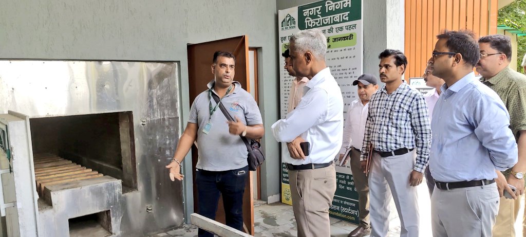 आयुक्त महोदय व जिलाधिकारी <a href="/RameshRanjanIAS/">Ramesh Ranjan</a> द्वारा ग्रीन क्रीमेटोरियम का निरीक्षण कर संबंधित अधिकारियों को आवश्यक दिशा निर्देश दिए। <a href="/UPGovt/">Government of UP</a> <a href="/CMOfficeUP/">CM Office, GoUP</a> <a href="/ChiefSecyUP/">Chief Secretary, GoUP</a> <a href="/InfoDeptUP/">Information and Public Relations Department, UP</a>