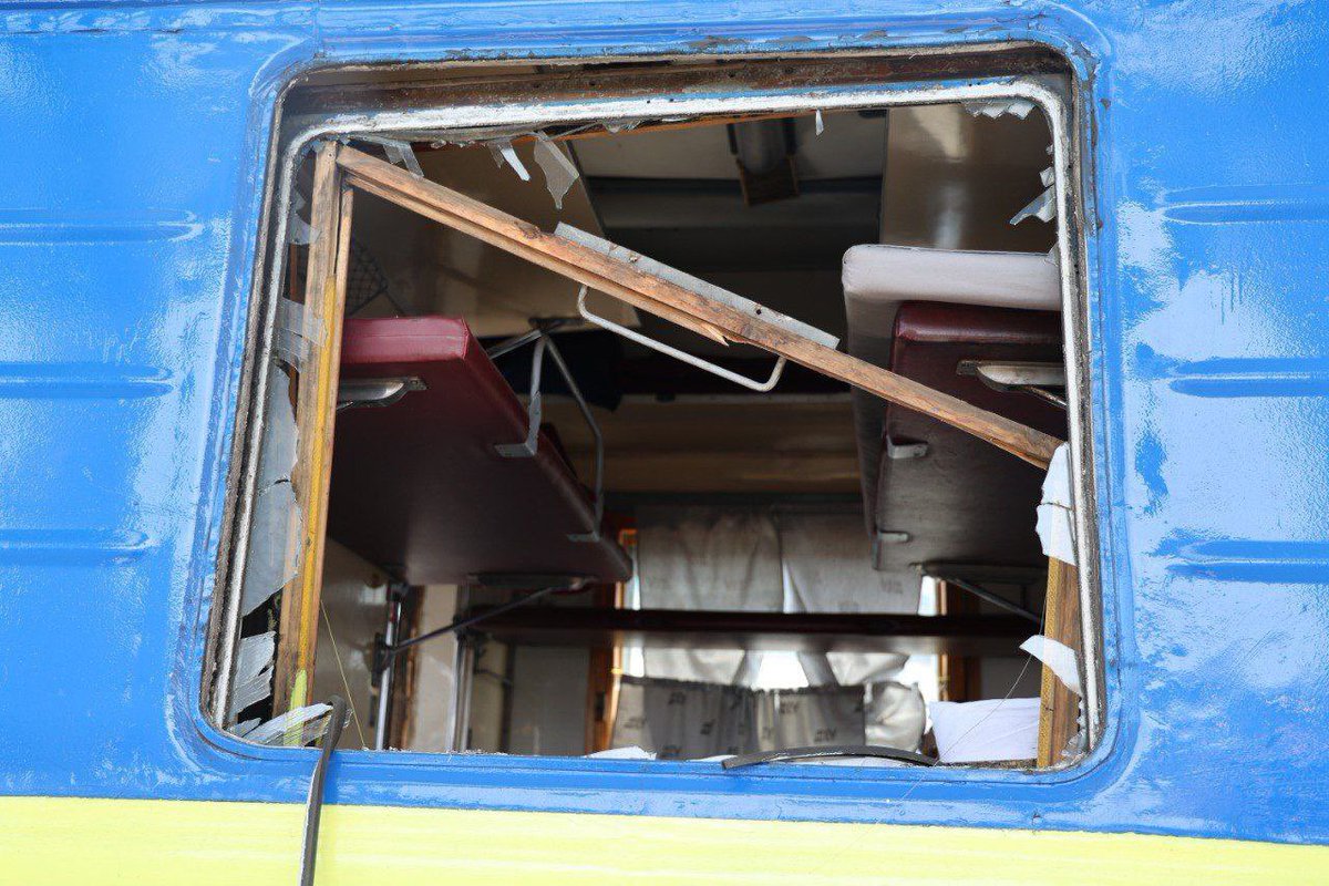 ANTS_NGO's tweet image. russian missile hit a civilian train between #Odesa and #Dnipro.
This is not a “strike on military infrastructure.” This is a war on civilians.
#StopRussia #StandWithUkraine