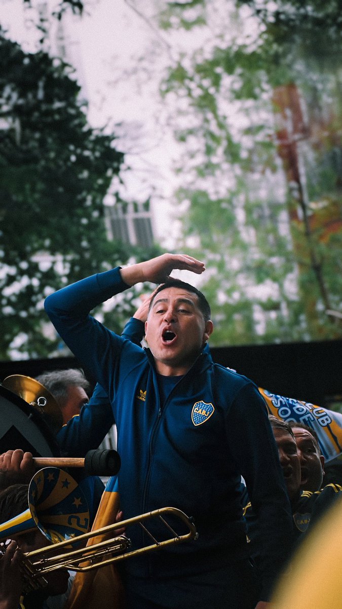 gon_ruso's tweet photo. Dentro de la cancha mí ídolo máximo y fuera el líder de mi club, siempre del del mismo lado de Román porque no conozco a nadie que ame y defienda tanto a Boca como él. Seré Bostero y Riquelmista hasta que muera, nunca podré agradecerte toda la felicidad y la alegría que me diste. https://t.co/pb1gtrsoPv